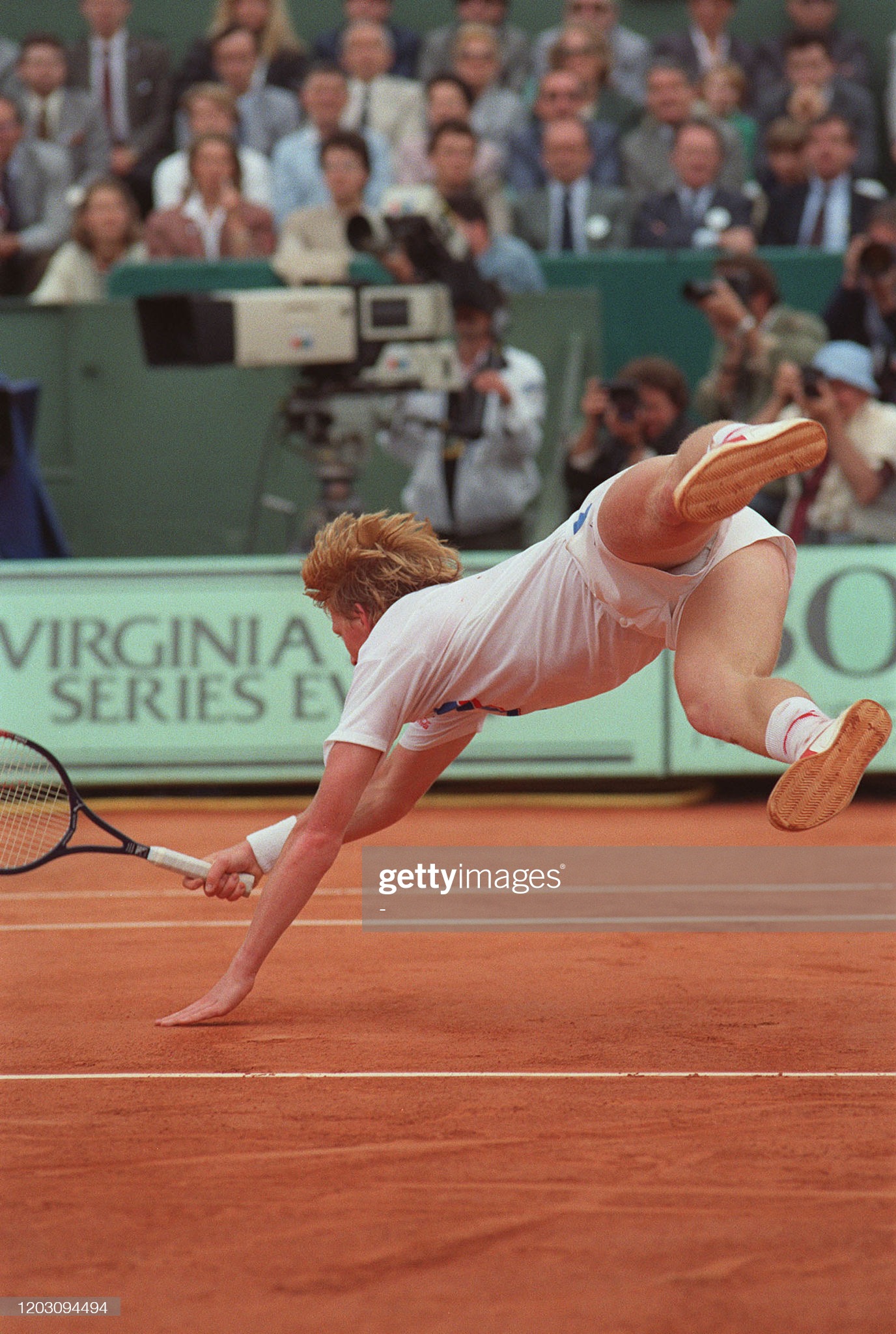 german-tennis-player-boris-becker-dives-to-reach-the-ball-in-his-picture-id1203094494.jpg