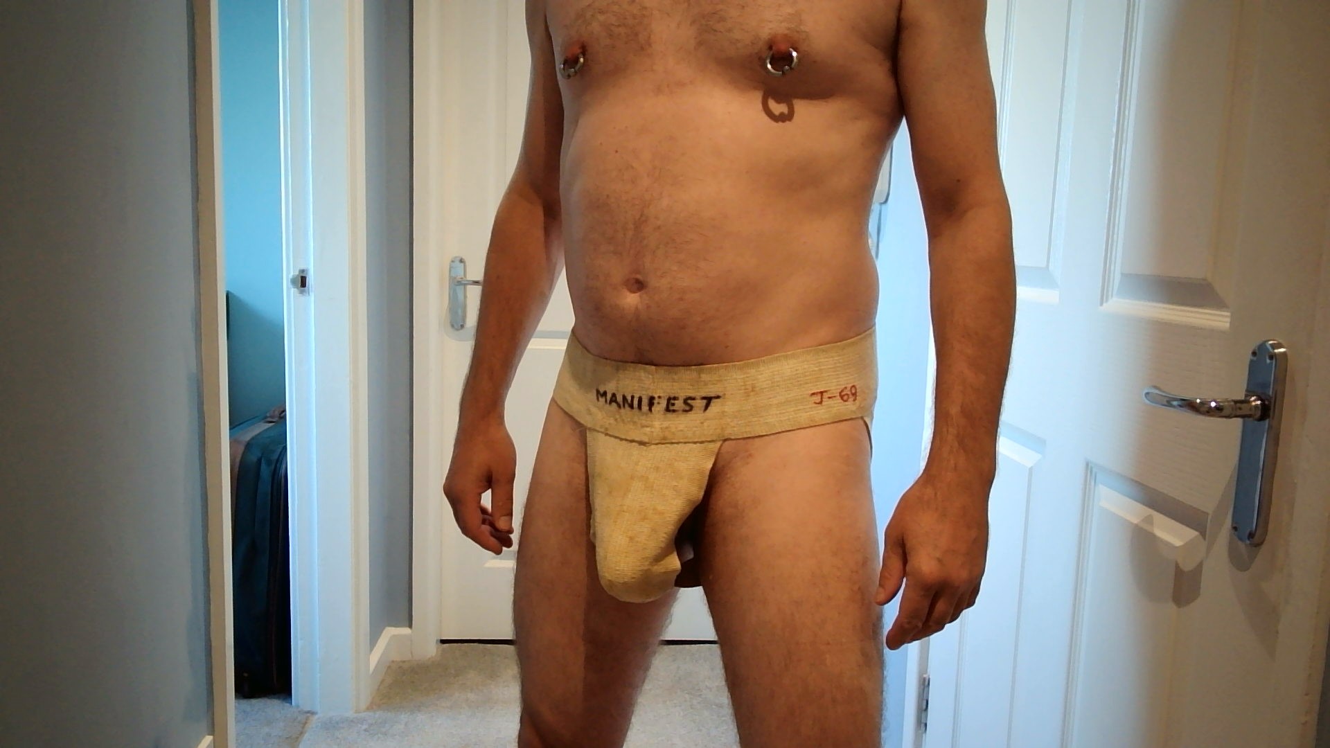Front view of the very slack pouch.  More of a loin cloth than a supporter.
